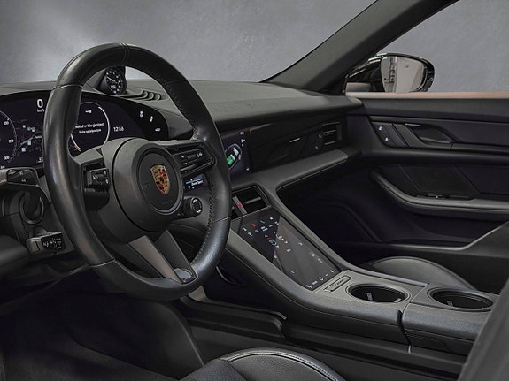 Porsche Taycan 14 of 30