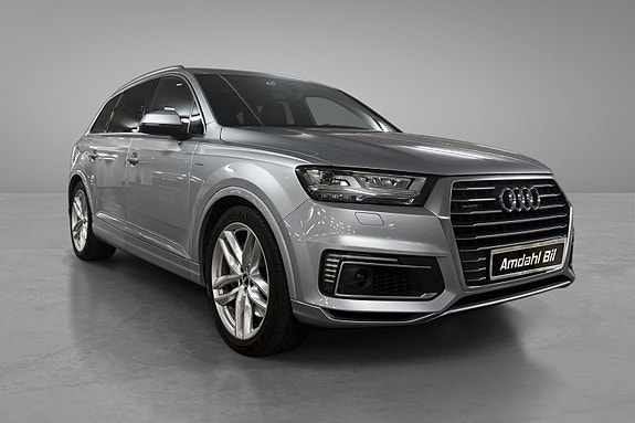 Audi Q7 2 of 5