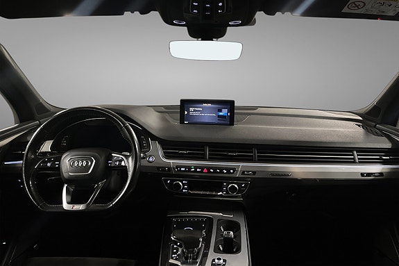 Audi Q7 10 of 18
