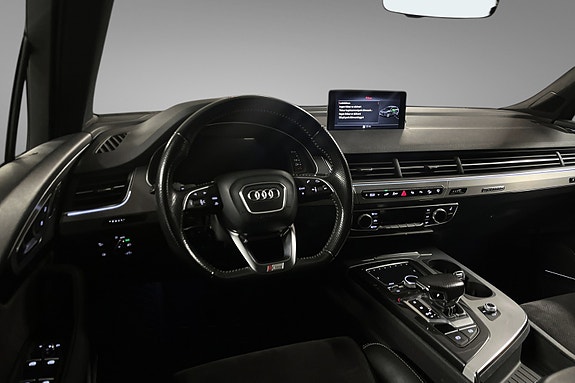 Audi Q7 9 of 18