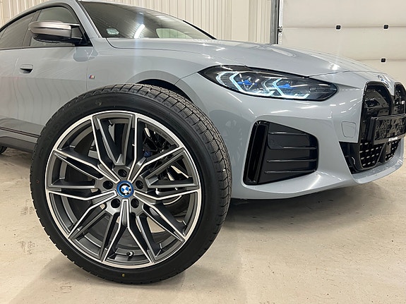 BMW i4 4 of 5