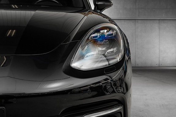 Porsche Panamera 4 of 5