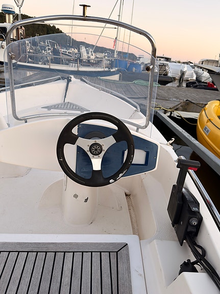 Solid og sjøsterk skjærgårdsjeep - mye båt for pengene! 9 of 13