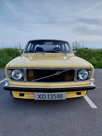 Volvo 140 2 of 5