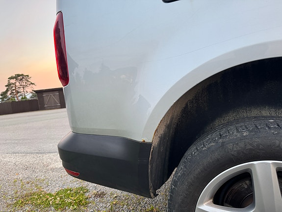 Volkswagen Caddy Maxi 11 of 22