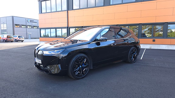 BMW iX 4 of 5
