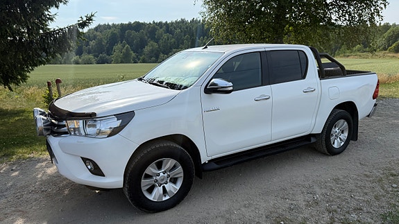 Toyota HiLux 3 of 5