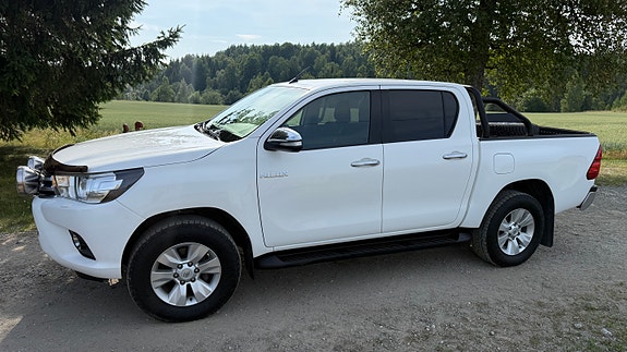 Toyota HiLux 4 of 5