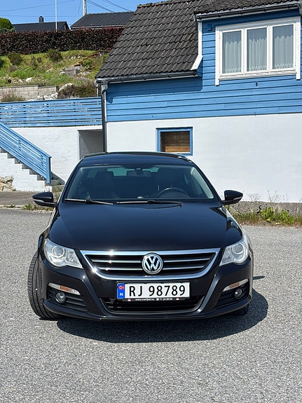 Volkswagen Passat CC 2 of 5