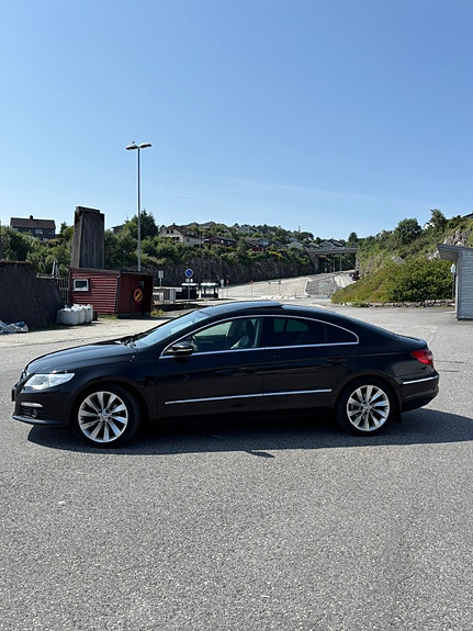 Volkswagen Passat CC 3 of 5