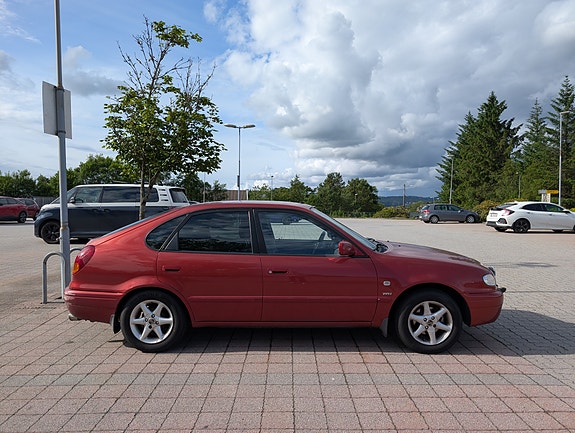 Toyota Corolla 4 of 5