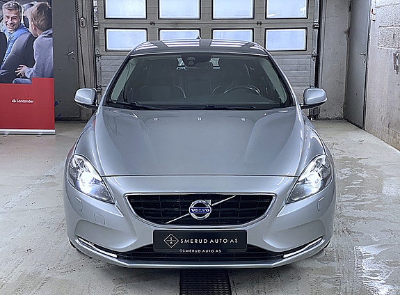Volvo V40 8 of 18