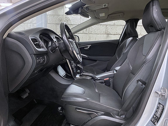 Volvo V40 10 of 18