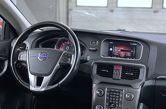 Volvo V40 12 of 18