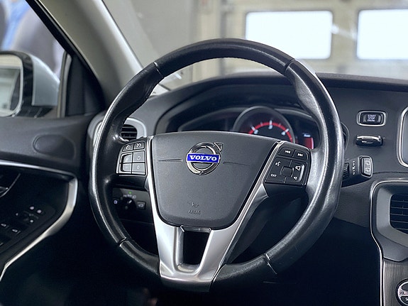 Volvo V40 13 of 18
