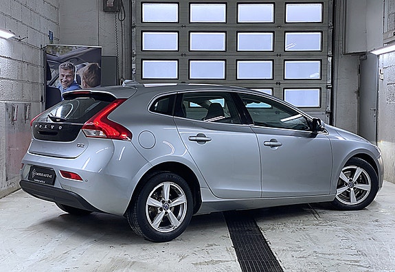 Volvo V40 6 of 18