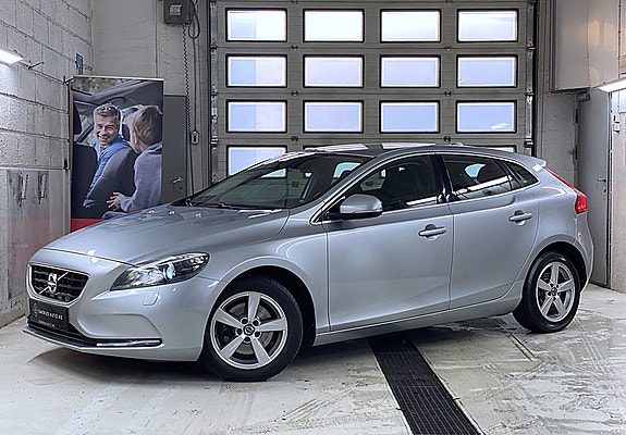 Volvo V40 3 of 5