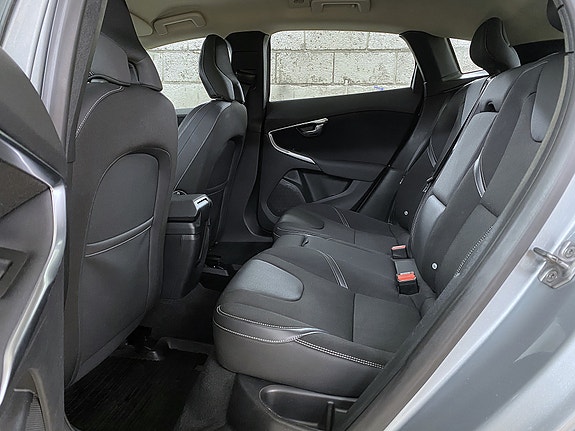 Volvo V40 16 of 18