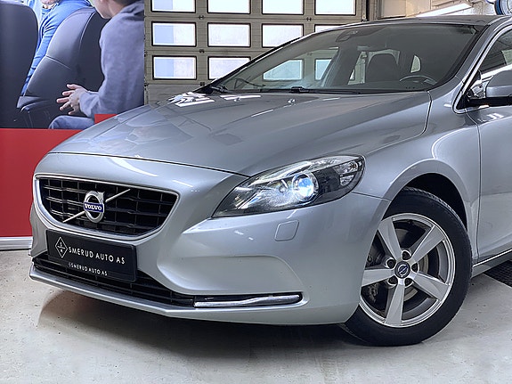Volvo V40 4 of 5