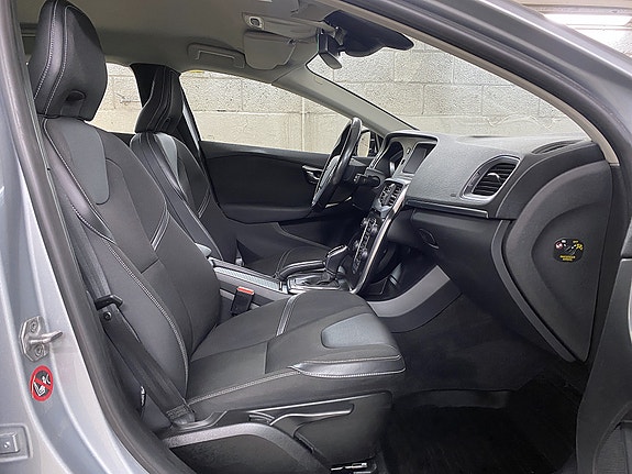 Volvo V40 11 of 18