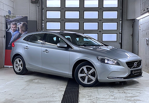 Volvo V40 2 of 5