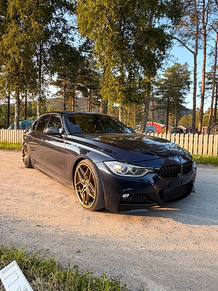 BMW 320d 3 of 5