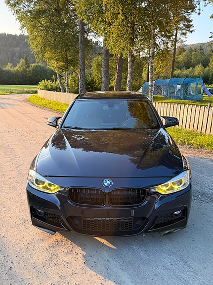BMW 320d 2 of 5