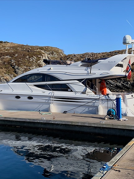Fairline Phantom 50. Stor Onan Generator.3 lugarer. 2 store bad med dusj. 2 of 5