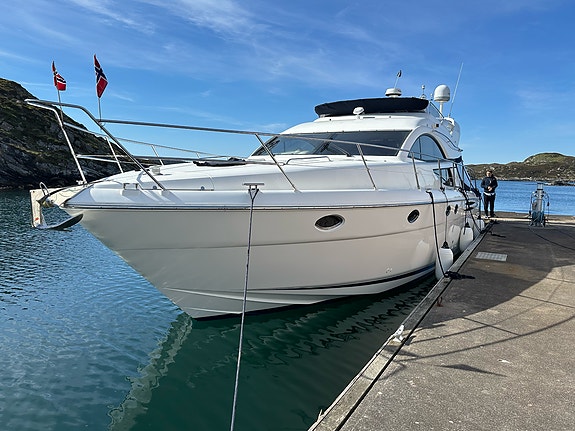 Fairline Phantom 50. Stor Onan Generator.3 lugarer. 2 store bad med dusj. 3 of 5