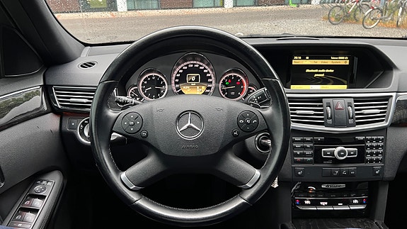 Mercedes-Benz E250 10 of 30