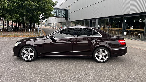 Mercedes-Benz E250 3 of 30