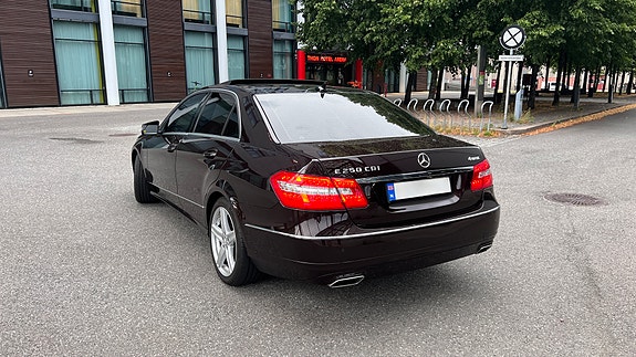 Mercedes-Benz E250 4 of 30