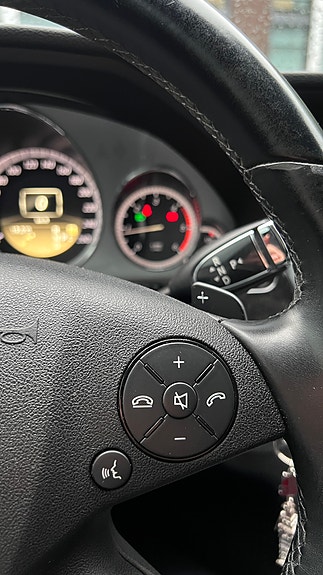 Mercedes-Benz E250 11 of 30