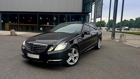 Mercedes-Benz E250 2 of 30
