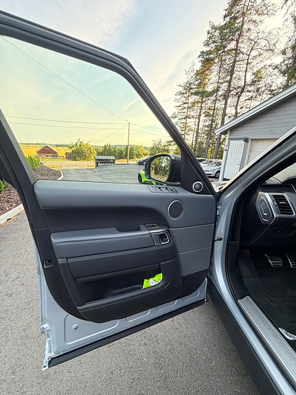 Land Rover Range Rover 25 of 30