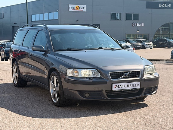 Volvo V70 3 of 5