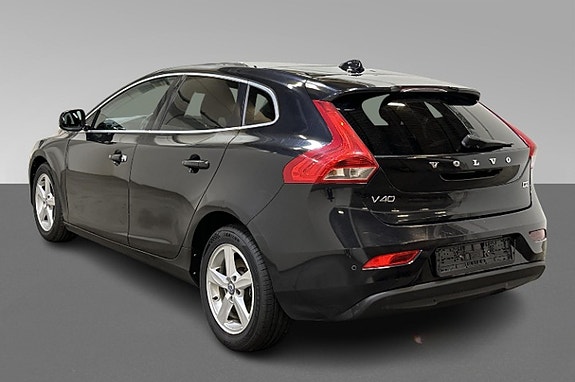 Volvo V40 4 of 5
