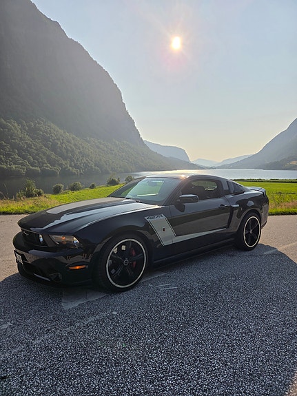 Ford Mustang 4 of 14
