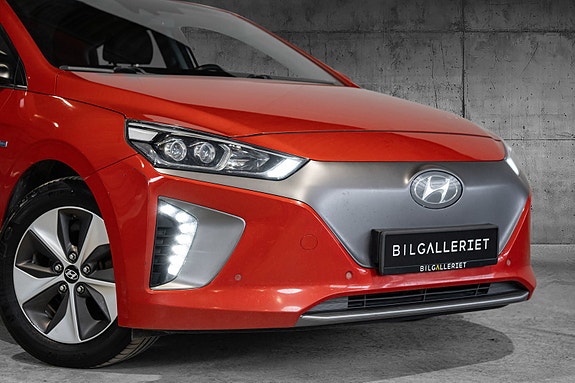 Hyundai IONIQ 2 of 5