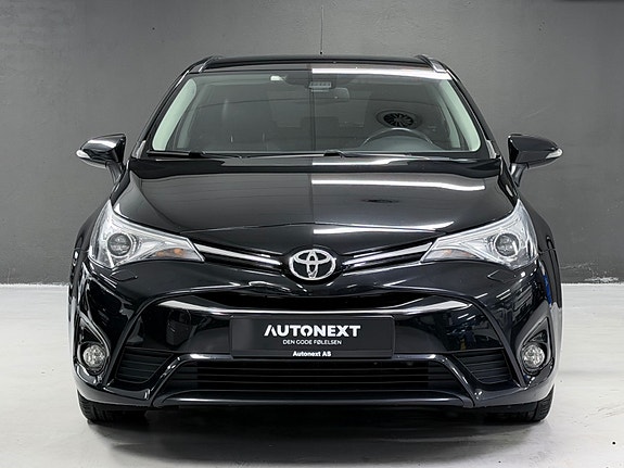 Toyota Avensis 4 of 5