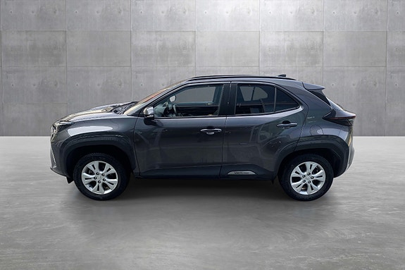 Toyota Yaris Cross 2 of 5