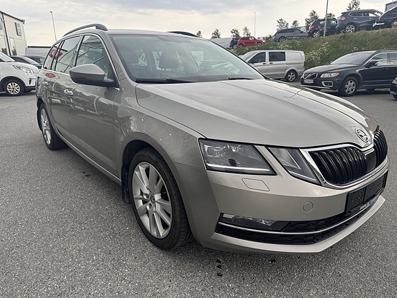 Skoda Octavia 2 of 5
