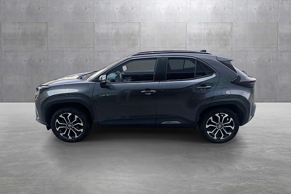 Toyota Yaris Cross 2 of 5