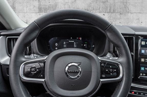 Volvo XC60 14 of 26