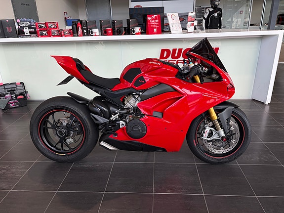 Ducati Panigale V4 2 of 5