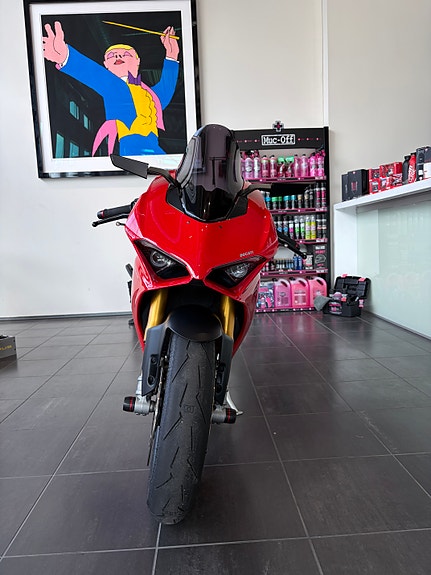 Ducati Panigale V4 4 of 5