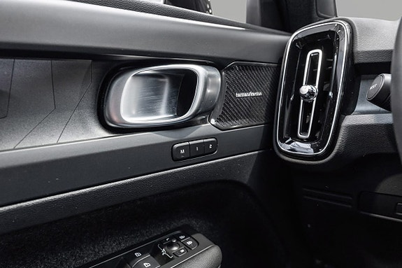 Volvo XC40 11 of 24
