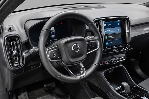 Volvo XC40 13 of 24