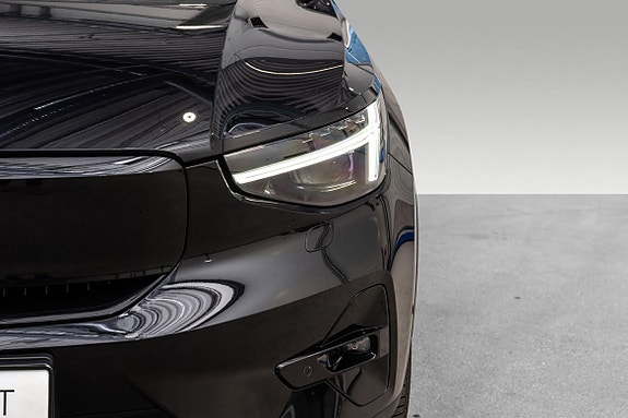Volvo XC40 4 of 24