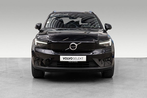 Volvo XC40 3 of 24